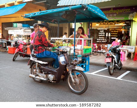 HAT YAI, THAILAND - JANUARY 7: Vendor fast food on a motorcycle serves customers in Hat Yai, Thailand, January 7, 2014. A common way of earning a living amongst local people in Thailand.
