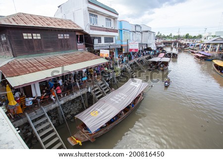 SAMUT SONGKHRAM, THAILAND - Jun 1:Local merchant sell food ,fruits and product at Thaka floating market,on June1,2014 in Samutsongkhram,Thai land. Thaka is a popular tourist attraction.