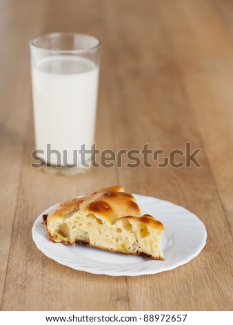 background table single pie cake plate glass milk