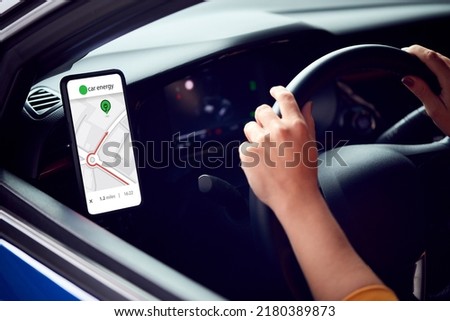 Close Up Of Driver With Hands Free Unit Using Sat Nav Map On Mobile Phone Mounted On Dashboard Stok fotoğraf © 