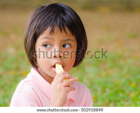 Little Girl eat fruit in Picnic day