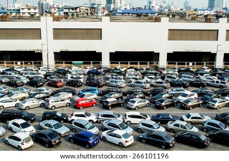 BANGKOK - FEB 12 : A lot  of car parking  near  BTS  station in Chatuchak district on FEB 5, 2015 in Bangkok, Thailand