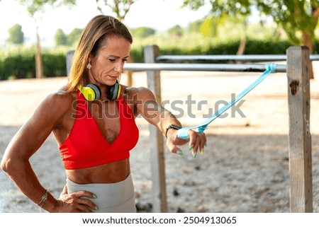 Similar – Foto Bild Schlanke Frau dehnt sich beim Training an der Strandpromenade