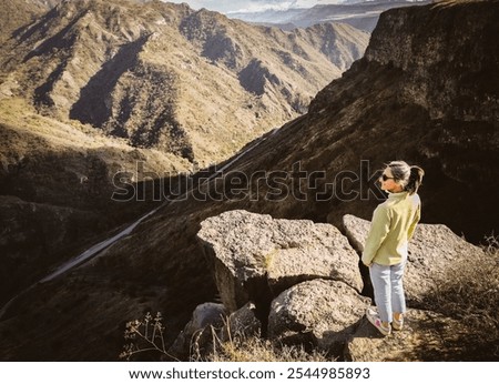 Similar – Foto Bild Wanderer oder Touristen stehen bei Sonnenuntergang auf einem Berggipfel