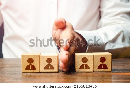 Team disbandment. Separation of staff. Reorganization and optimization of the business structure. Fragmentation of experienced teams to create new ones. Mass layoffs. Business downsizing Stockfoto © 