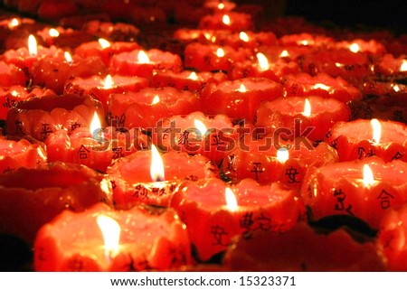these candles used by buddist to pray for peaceful of their family