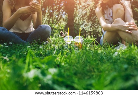 Similar – Foto Bild Zwei Mojito-Cocktails mit gealtertem Rum, Minze und verschiedenen Früchten. Einer mit Erdbeere und der andere mit Passionsfrucht