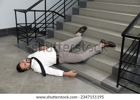 Similar – Foto Bild Mann, der auf einer Treppe im Pool liegt.