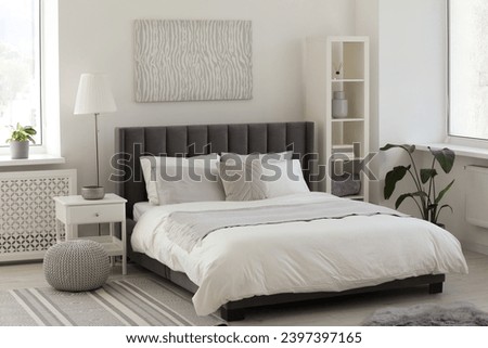 Similar – Foto Bild Kopfkissen im Schlafzimmer auf dem Bett im Ruhezustand, verlassen und menschenleer bei Tageslicht