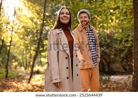 Similar – Foto Bild Paar zu Fuß auf dem leeren Strand