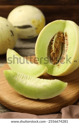 Similar – Foto Bild Frische ganze Melonen. Honigmelone und Froschhautmelonen