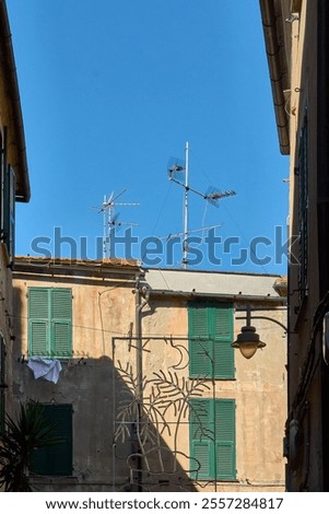 Similar – Foto Bild Historische Gebäude und Wäscheleinen in der Altstadt von Venedig in Italien