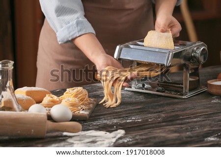 Woman preparing pasta in kitchen, closeup Foto stock © 