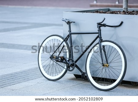 Similar – Foto Bild Fahrrad vor modernem Gebäude geparkt