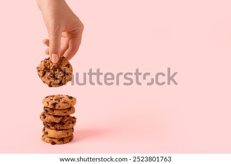 Similar – Foto Bild Hand mit einem Schokoladen-Donut