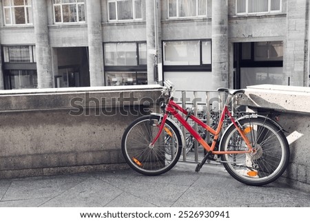 Similar – Foto Bild Fahrrad vor modernem Gebäude geparkt