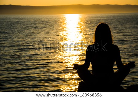 Woman making meditation at the sea