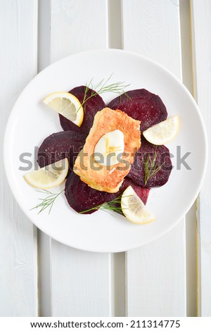 Breaded fish with lemon and beetroot