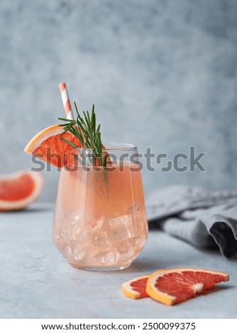 Similar – Foto Bild Grapefruitgetränk auf blauem Hintergrund. Frische Grapefruitscheiben