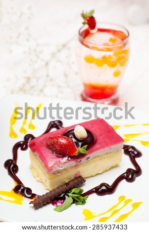Strawberry Cheese Cake with fresh drink