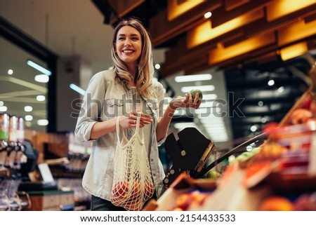 Similar – Foto Bild Frau wählt Früchte auf dem lokalen Markt