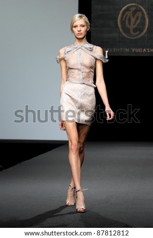 MOSCOW - OCTOBER 26: Model on podium during show of Valentin Yudashkin Collection as part of Fashion Week,, on October 26, 2011, Moscow, Russia