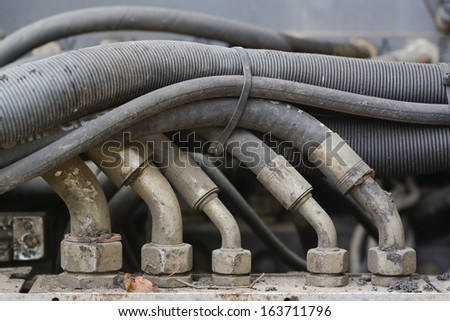 Hydraulic Hoses with Connectors on Paving Equipment as Design Element