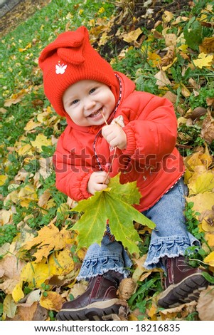 baby with leaf in hands