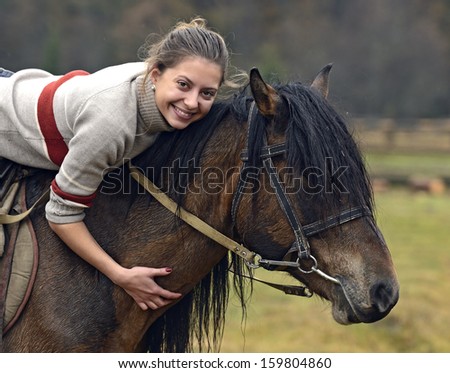 The girl speaks with the Horse
