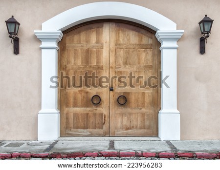 modern wooden door, colonial style