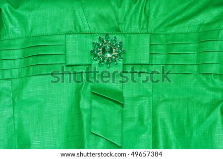 green dress with luxury brooch as a sing of  fashion