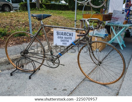 GAIOLE IN CHIANTI, ITALY - 4 OCT. 2014: Vintage bicycle on display at L\'Eroica, a  historic cycling event for owners of vintage bicycles who ride through Tuscany on white gravel roads.