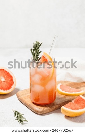 Similar – Foto Bild Grapefruit-Kaltgetränk und Grapefruitscheiben im Sonnenlicht