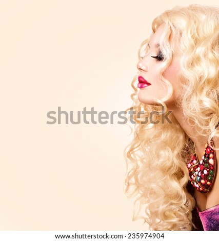 Glamour lady, Beauty Girl With Healthy Long Curly Hair. Blonde Woman Portrait. Blond Wavy permed Hair, perfect make up