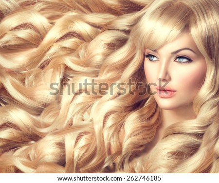 Beauty Blonde Woman Portrait. Beautiful model girl with long curly blond hair. Hairdressing, hairstyle. Healthy Long Wavy Hair. White Hair. Sexy Model. Perfect Skin and Make up. Hair Extensions