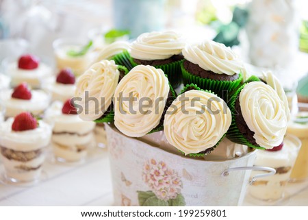 Wedding bouquet-cake made of cupcakes