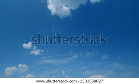 Similar – Foto Bild Ein Wolkenband zieht vorbei, die Silhouetten alter Eukalyptus Bäume am Horizont heben sich vom orangenem Himmel ab als die Sonne untergeht. Dunkelheit legt sich über das Maisfeld im Vordergrund