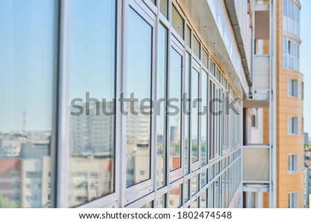 Similar – Foto Bild Reihen von verglasten Fenstern der Fassade eines modernen Bürogebäudes