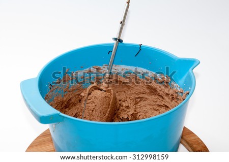 Chocolate cake for filling and coating the cake.