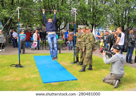 KALININGRAD, RUSSIA - MAY 16, 2015: Videographer filmed as a soldier performs an exercise on the bar. Action \