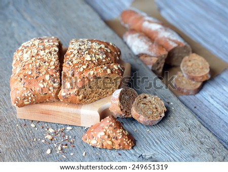 Whole grain bread with sunflower seeds, flax and grain