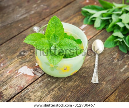 Mint tea. Herbal tea of mint leaves.