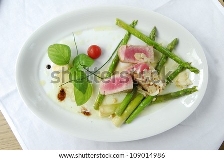 grilled tuna with asparagus