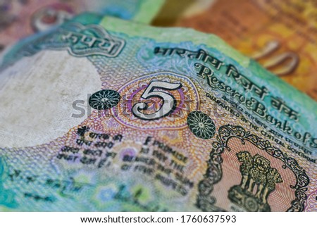 Background image of old Indian currency notes. Old Indian 5 rupee note. 商業照片 © 