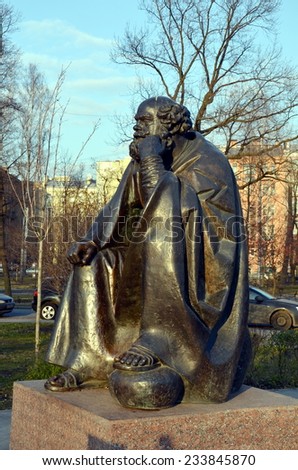 ST.PETERSBURG, RUSSIA, NOVEMBER 17, 2014  Saint Peter the Apostle. Sculpture in Alexander Park, St Petersburg