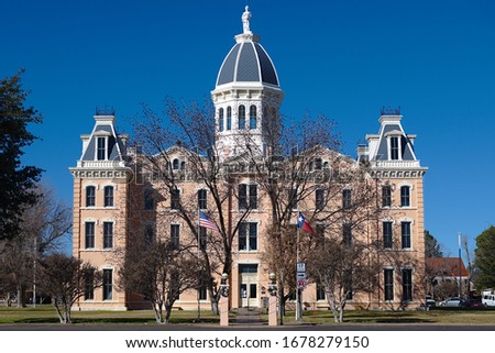Presidio County Courthouse in Marfa, Texas - Marfa, Texas is the county seat of Presidio County. It is located in far west Texas, north of Big Bend National Park. Imagine de stoc © 