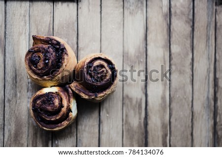 Similar – Foto Bild Drei Sauerteigbrötchen flachgelegt mit Mohn und Sesam auf einer Serviette auf einem Holzhocker