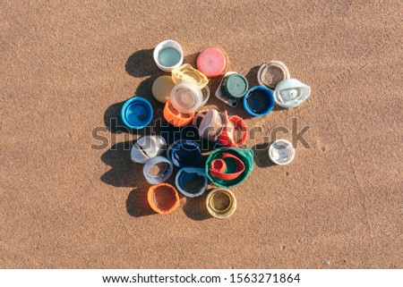 Similar – Foto Bild Am Strand gesammelte Plastikpfropfen.