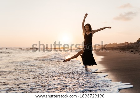 Similar – Foto Bild Frau genießt den Sonnenuntergang an einem schönen Strand.