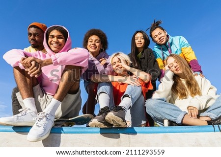 Similar – Foto Bild Schöne und fröhliche Teenager-Studentin Mädchen mit langen braunen Haaren, gestreiften Langarm-Shirt und Denim-Weste mit Rucksack sitzen in der Universität Park am Herbsttag Schule Schülerin Zurück zur Schule Kopieren Raum